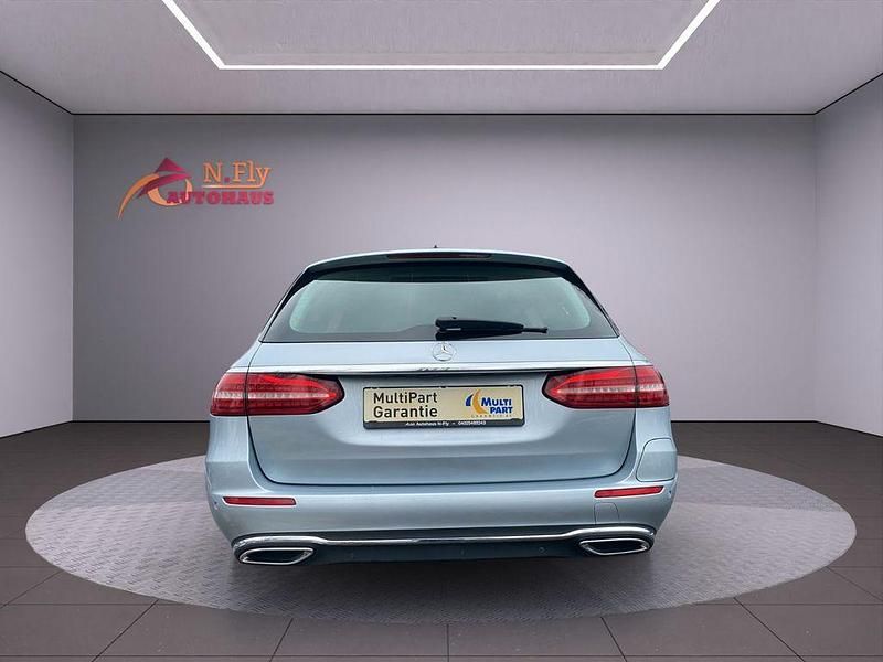 Gebraucht Mercedes E300 Avantgarde 194 PS (142 kW) 2022 Silber Kombi