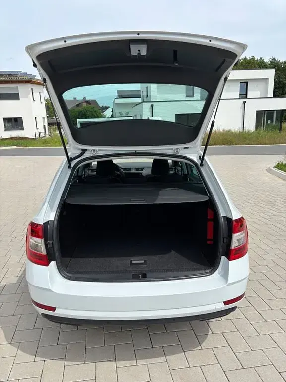Gebraucht Skoda Octavia Soleil 150 PS (110 kW) 2020 Weiß Kombi