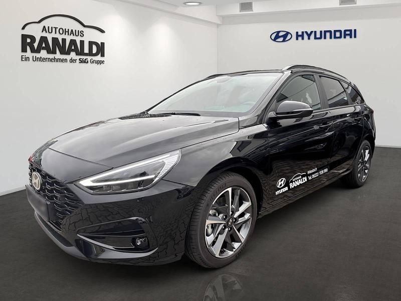 Gebraucht Hyundai i30 Advantage 101 PS (74 kW) 2024 Schwarz Kombi
