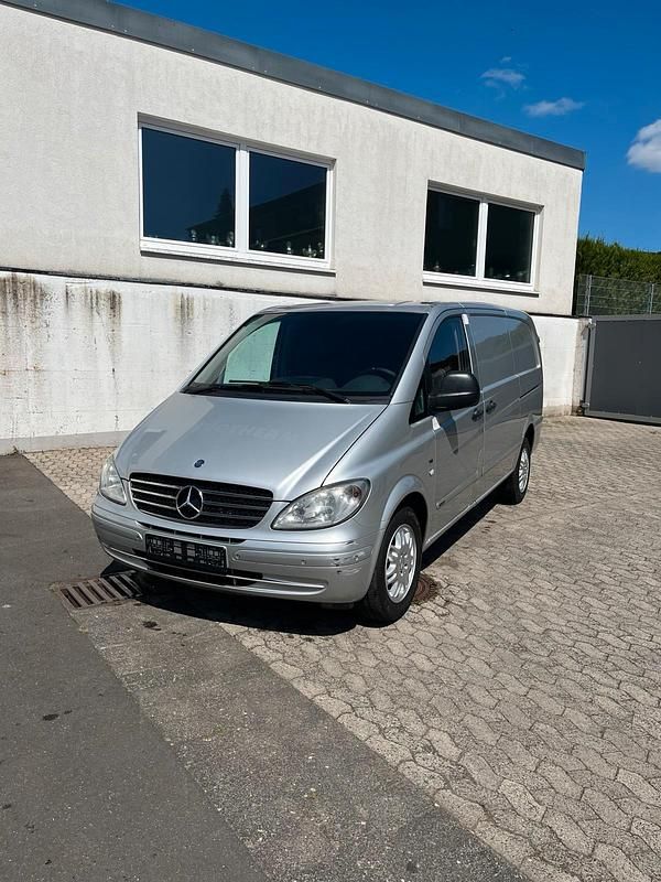 Silber Gebraucht 2010 Mercedes Vito Van / Kleinbus | 6.500 € (Superpreis) - Bild 1/4