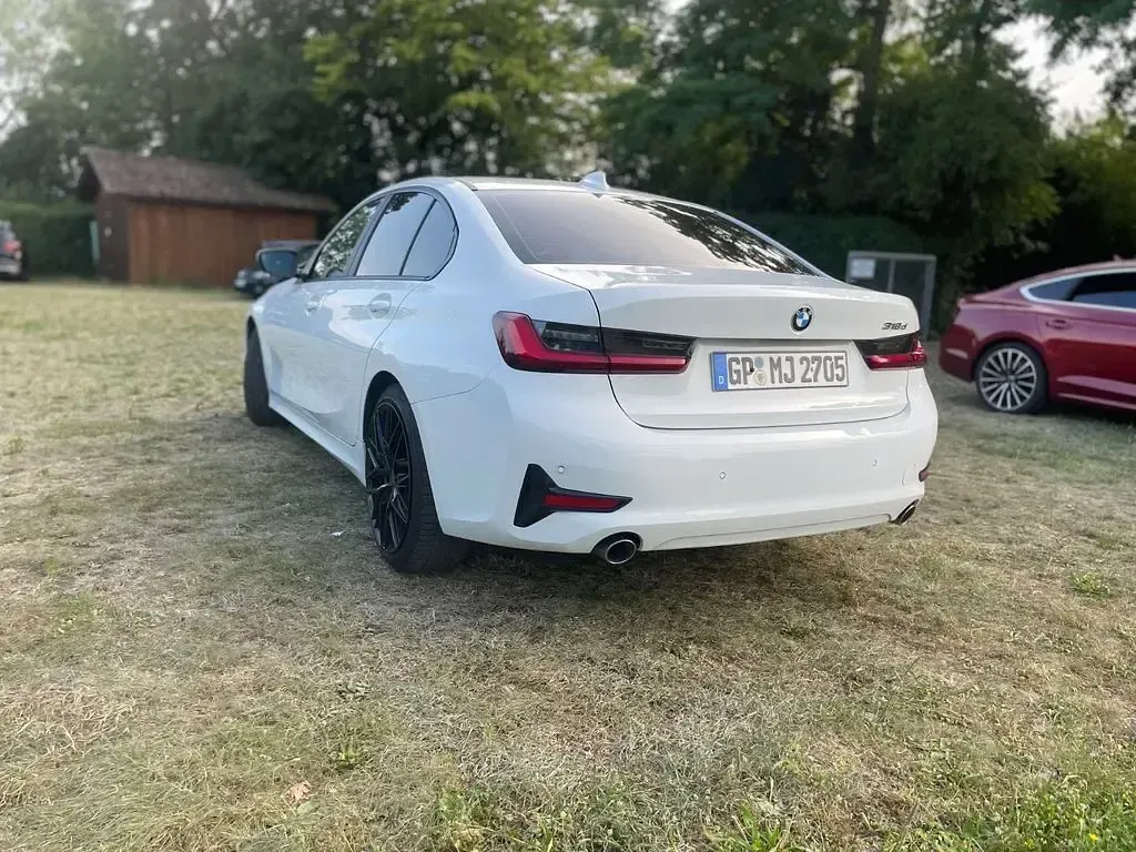 Gebraucht BMW 318 Advantage 150 PS (110 kW) 2021 Weiß Limousine