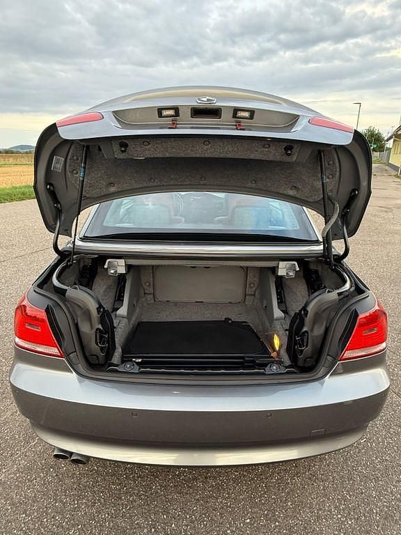 Gebraucht BMW 330 Cabriolet 245 PS (180 kW) 2010 Rot Cabrio