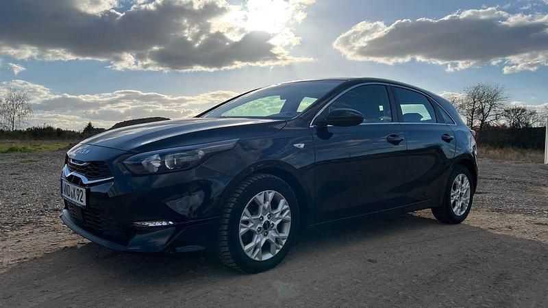 Gebraucht Kia Ceed Vision 160 PS (117 kW) 2023 Schwarz Kleinwagen