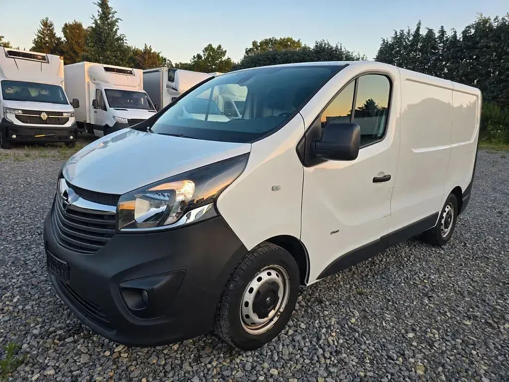 Gebraucht Opel Vivaro 121 PS (88 kW) 2018 Weiß Van / Kleinbus