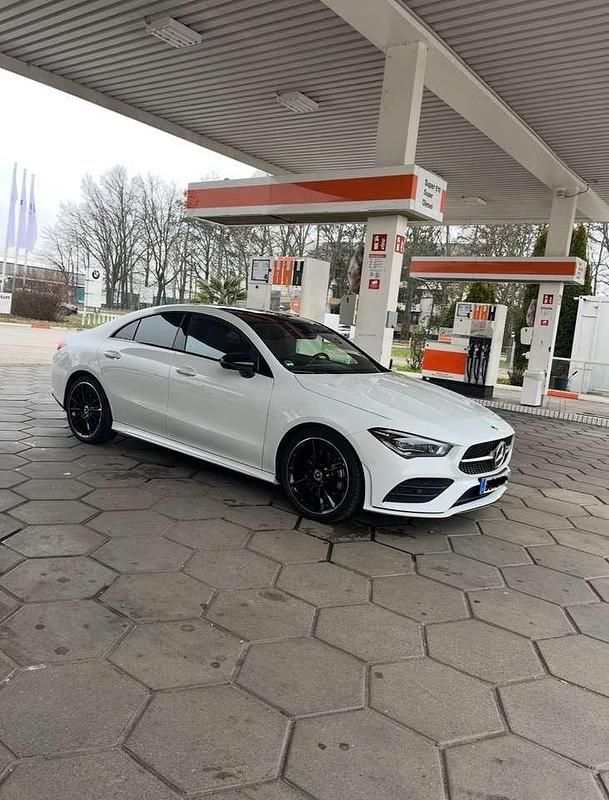 Weiß Gebraucht 2022 Mercedes CLA250 AMG line Limousine | 39.500 € (Etwas zu teuer) - Bild 1/4