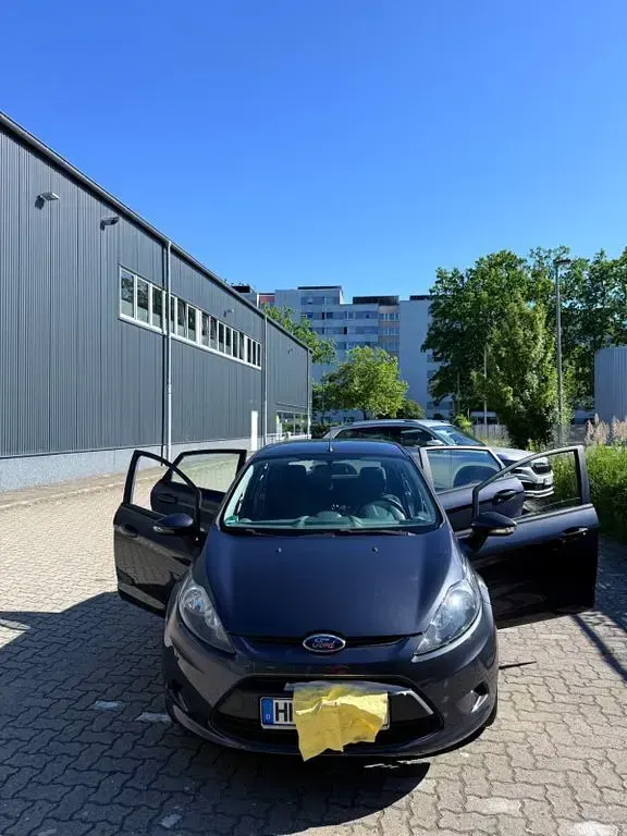 Gebraucht Ford Fiesta Trend 60 PS (44 kW) 2009 Grau Limousine