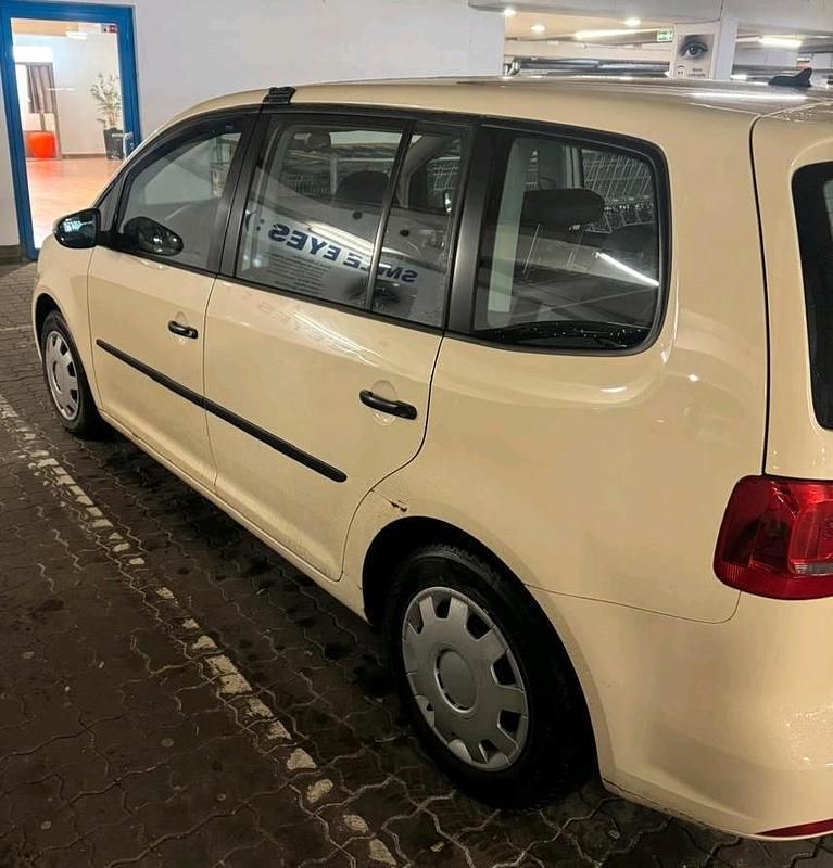 Gebraucht VW Touran 105 PS (77 kW) 2012 Gelb Van / Kleinbus