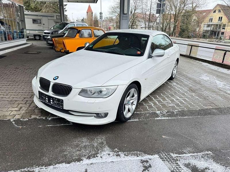 Alpinweiss iii Gebraucht 2013 BMW 320 Cabriolet Cabrio | 8.999 € (Fairer Preis) - Bild 1/4