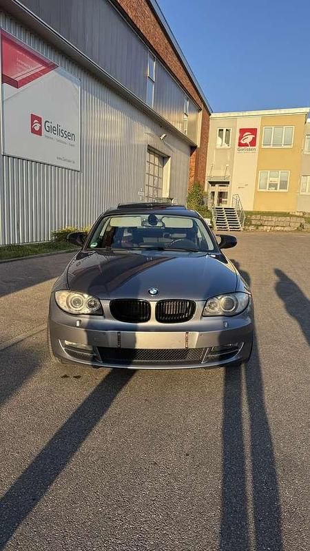 Grau Gebraucht 2011 BMW 120 Coupé Coupé | 7.999 € (Fairer Preis) - Bild 1/4