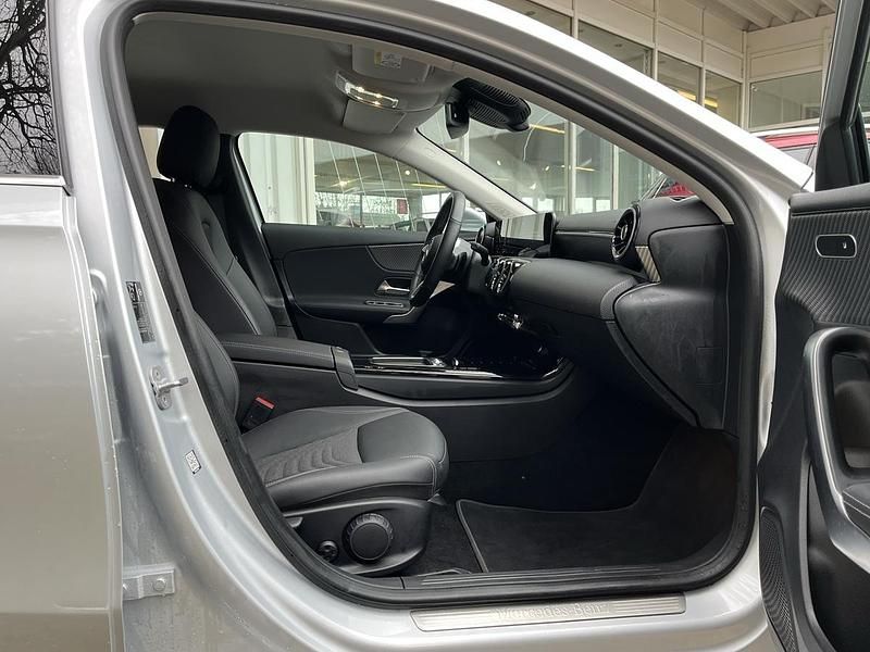 Gebraucht Mercedes A200 Advanced 163 PS (119 kW) 2023 Silber metallic