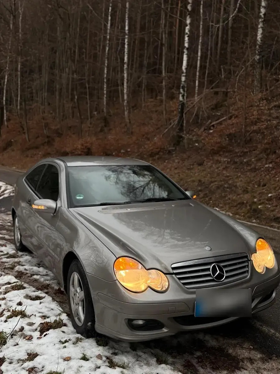Gebraucht Mercedes C180 143 PS (105 kW) 2007 Beige Coupé