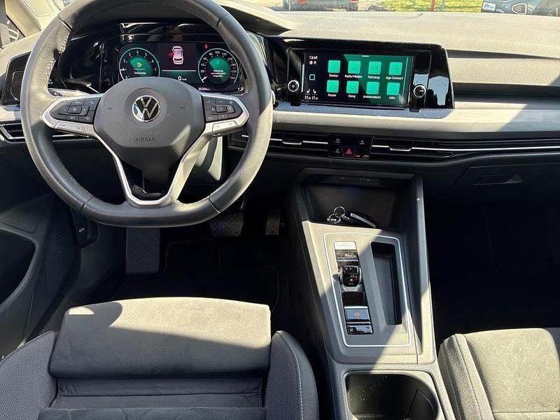 Gebraucht VW Golf VIII Style 131 PS (96 kW) 2022 Pure white Limousine