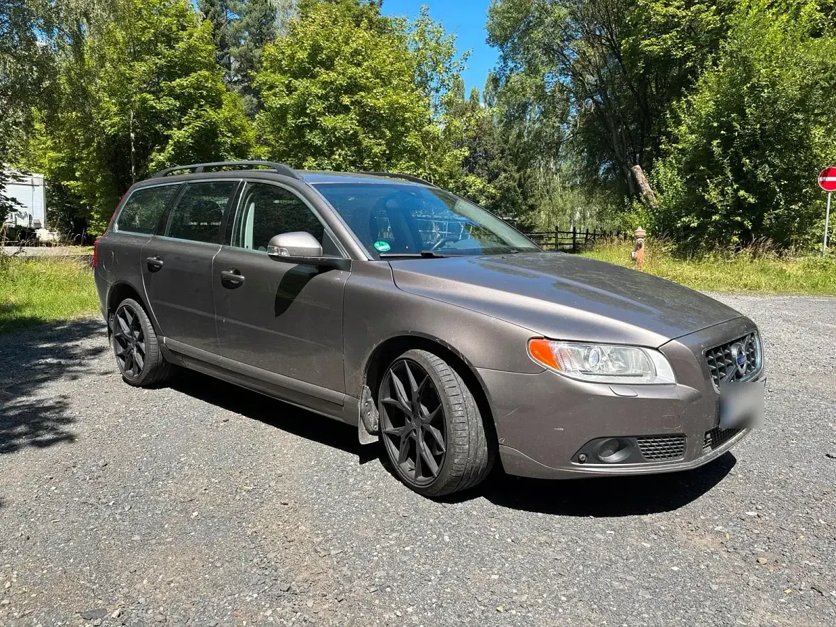 Gebraucht Volvo V70 205 PS (150 kW) 2010 Andere farben Kombi