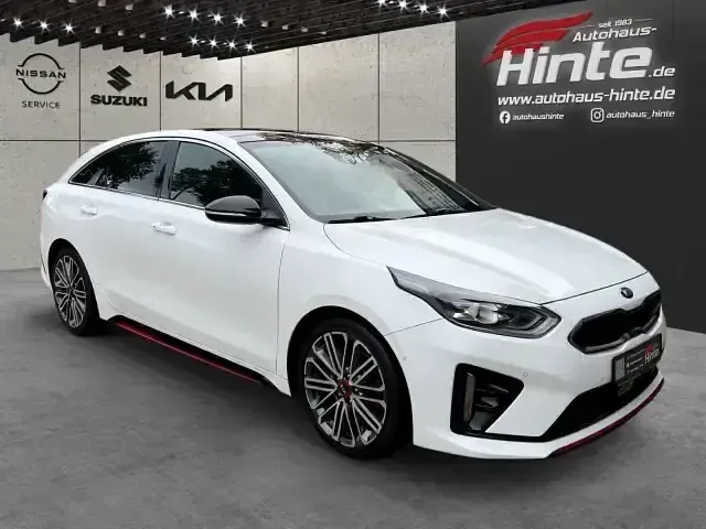 Gebraucht Kia ProCeed GT 204 PS (150 kW) 2019 Hw2) deluxeweiss met. (weiss Kleinwagen
