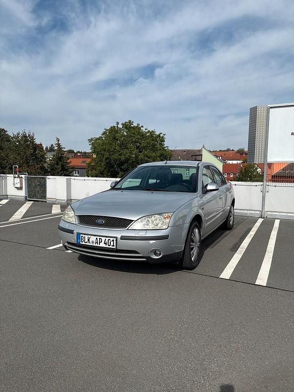 Grau Gebraucht 2001 Ford Mondeo Limousine | 950 € (Guter Preis) - Bild 1/4
