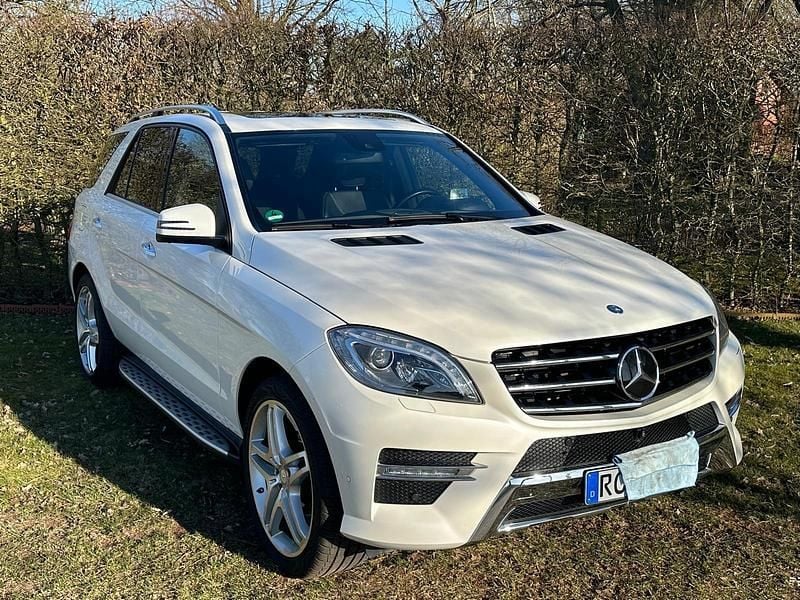 Weiß Gebraucht 2015 Mercedes ML350 AMG line SUV | 28.500 € (Etwas zu teuer) - Bild 1/4