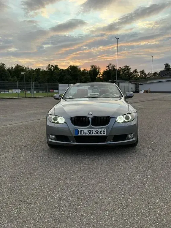 Gebraucht BMW 330 Cabriolet Sport Line 245 PS (180 kW) 2010 Grau Cabrio
