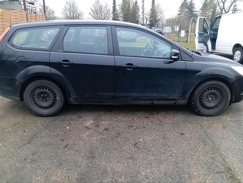 Gebraucht Ford Focus 90 PS (66 kW) 2010 Schwarz Kombi