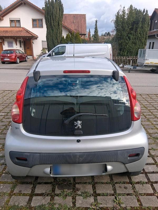 Gebraucht Peugeot 107 68 PS (50 kW) 2005 Silber Kleinwagen