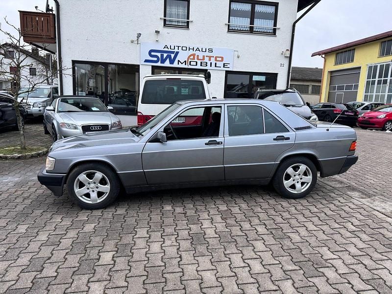 Gebraucht Mercedes 190 122 PS (89 kW) 1991 Blau Limousine
