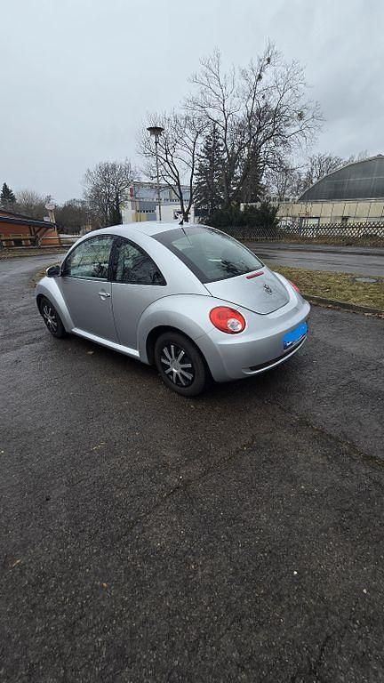 Gebraucht VW New Beetle 102 PS (75 kW) 2010 Silber Kleinwagen
