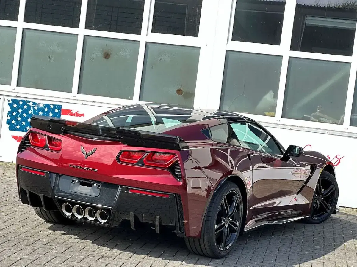 Używany Corvette Stingray 466 KM (342 kW) 2016 Czerwony Coupe