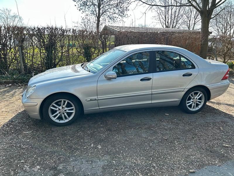Gebraucht Mercedes C180 143 PS (105 kW) 2004 Silber Coupé