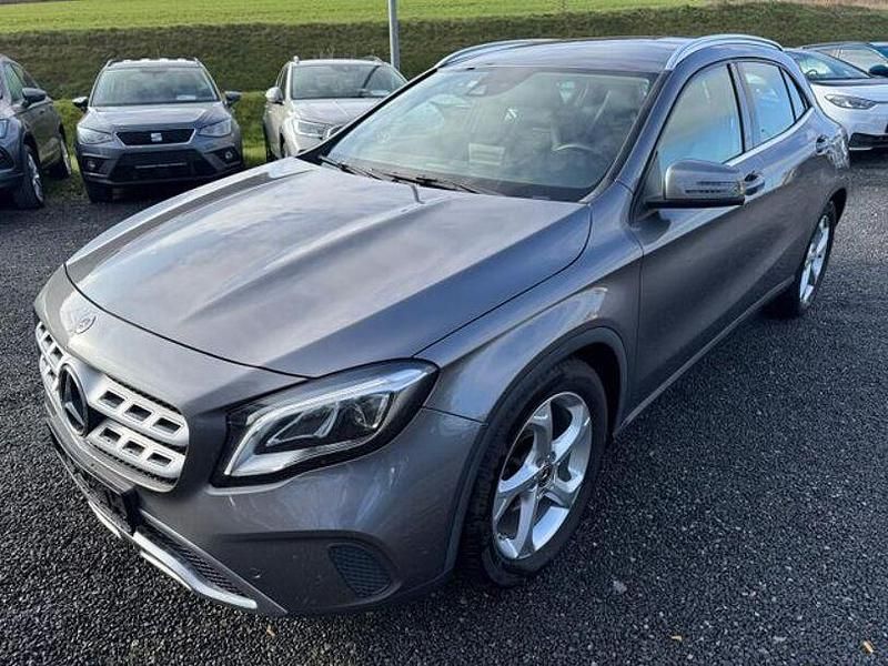 Gebraucht Mercedes GLA220 170 PS (125 kW) 2018 Grau SUV