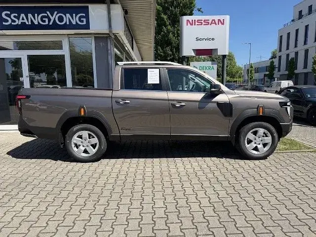 Neu KGM Musso 203 PS (149 kW) 2026 Braun Pickup