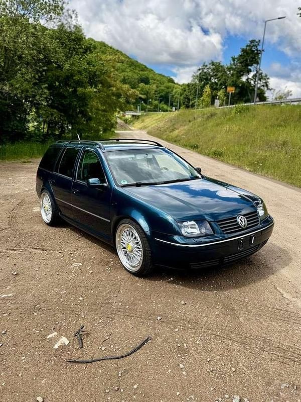 Grün Gebraucht 2002 VW Bora Highline Limousine | 3.500 € - Bild 1/4