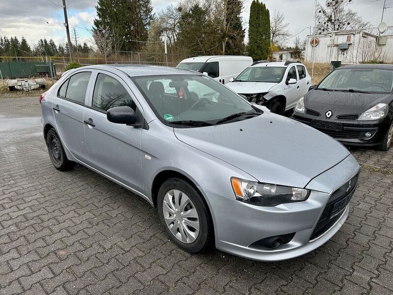 Gebraucht Mitsubishi Lancer Sportback 117 PS (86 kW) 2016 Silber Limousine