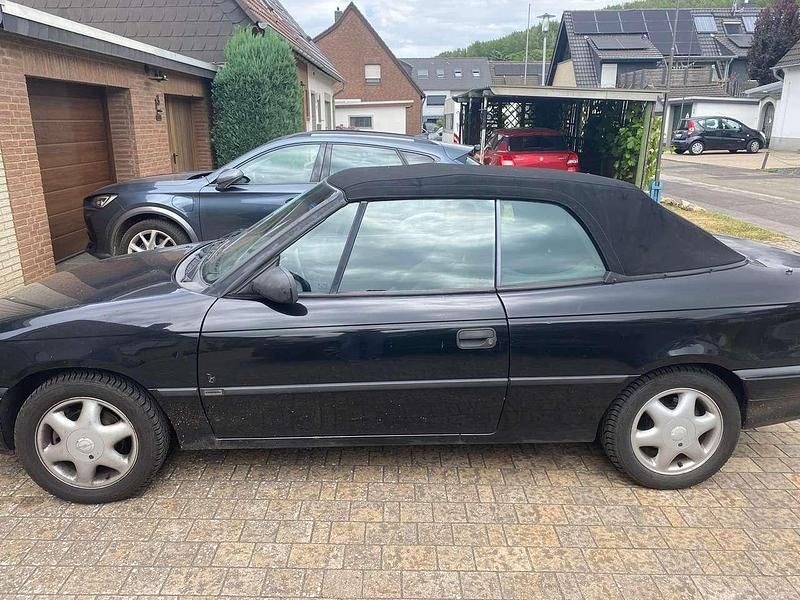 Schwarz Gebraucht 1996 Opel Astra Cabriolet Cabrio | 900 € (Superpreis) - Bild 1/4