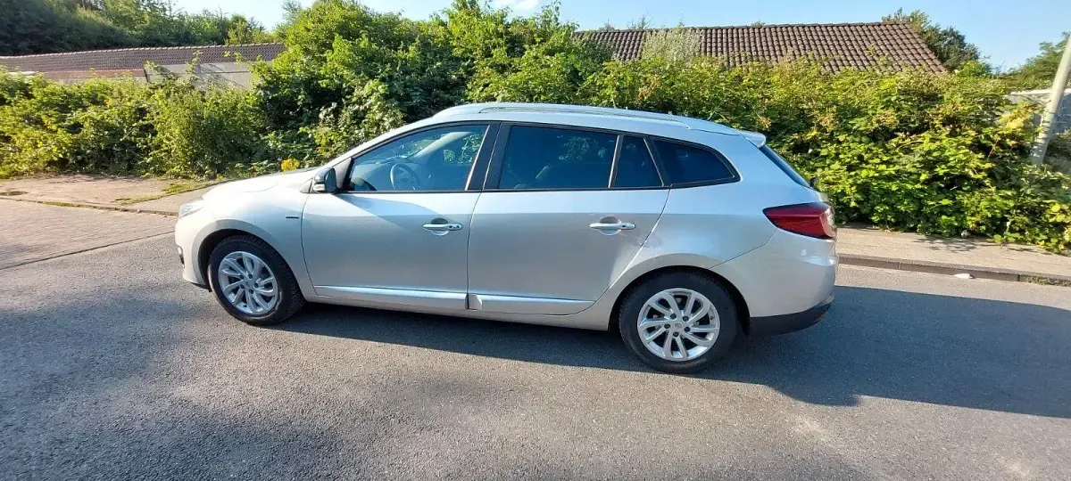 Gebraucht Renault Mégane GrandTour LIMITED 110 PS (80 kW) 2015 Silber Kombi
