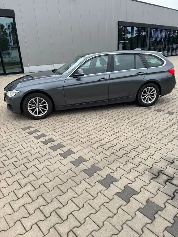 Gebraucht BMW 320 184 PS (135 kW) 2013 Grau Kombi
