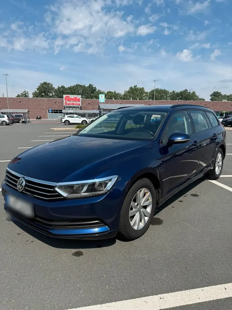 Gebraucht VW Passat 150 PS (110 kW) 2019 Blau Kombi
