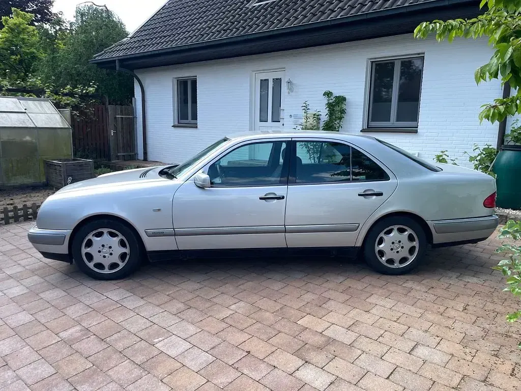 Gebraucht Mercedes E280 Elegance 193 PS (141 kW) 1996 Silber Limousine
