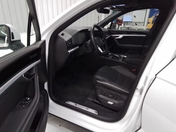 Gebraucht VW Touareg 286 PS (210 kW) 2025 Oryxweiß perlmutteffekt SUV