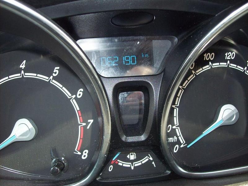 Gebraucht Ford Fiesta SYNC Edition 101 PS (74 kW) 2014 Weiß Kleinwagen