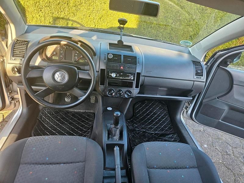Gebraucht VW Polo 54 PS (39 kW) 2003 Silber Kleinwagen
