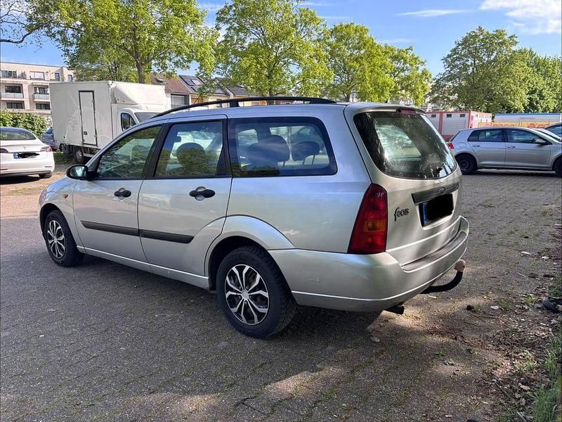 Second-hand Ford Focus 75 CP (55 kW) 2001 Gri Berlinǎ