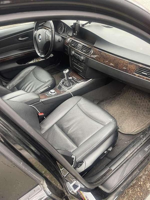 Gebraucht BMW 320 150 PS (110 kW) 2006 Schwarz Kombi