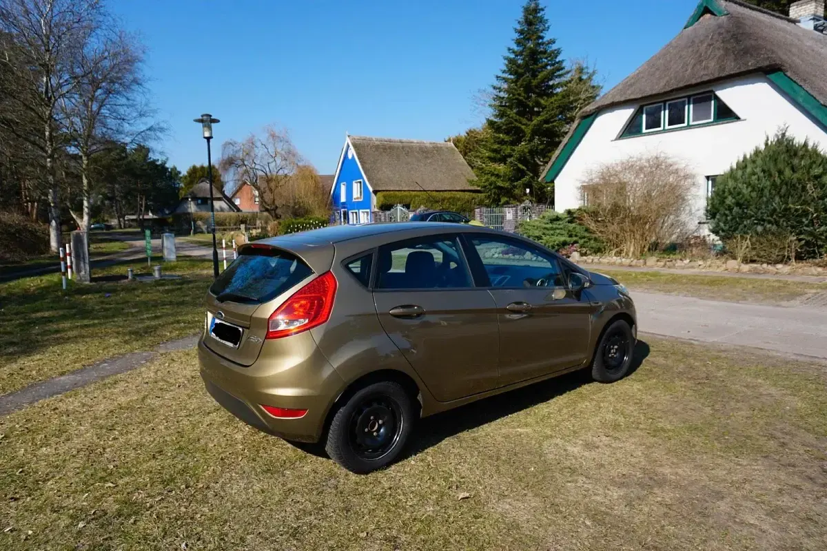 Gebraucht Ford Fiesta 81 PS (59 kW) 2011 Gold Kleinwagen