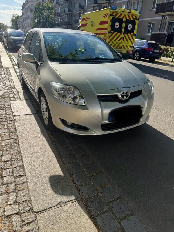 Silber Gebraucht 2009 Toyota Auris Kleinwagen | 8.500 € (Teuer) - Bild 1/1