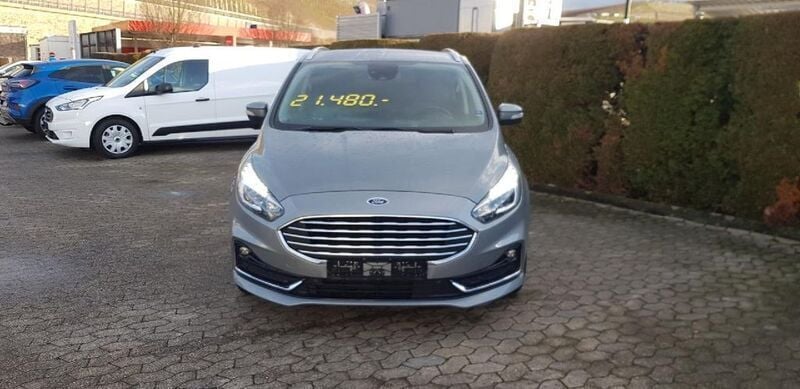 Grau Gebraucht 2020 Ford S-MAX Titanium Van / Kleinbus | 21.480 € (Teuer) - Bild 1/4