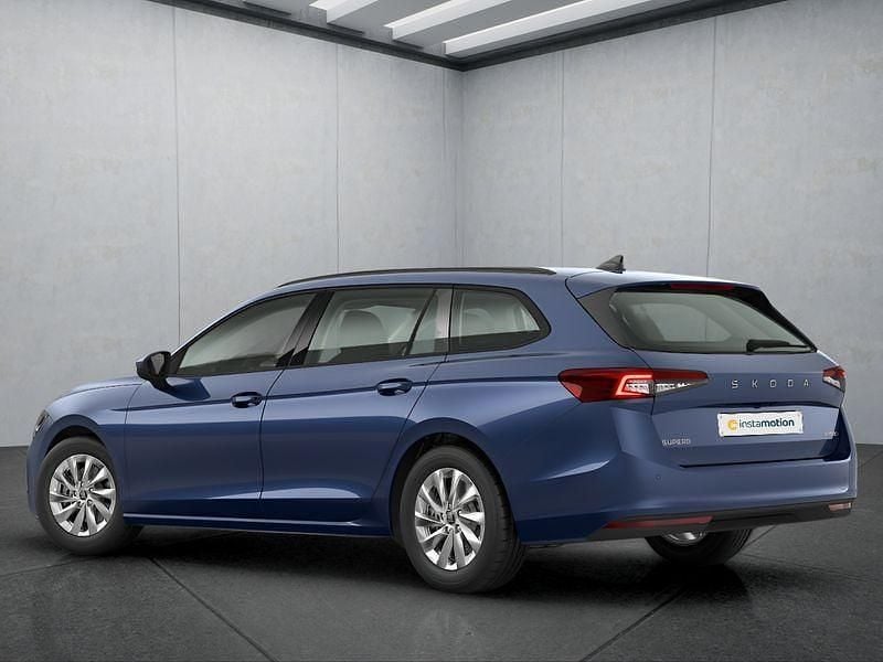 Blau Neu 2025 Skoda Superb Kombi | 36.849 € - Bild 1/4