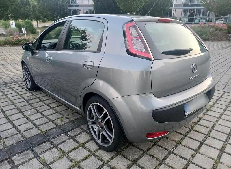Gebraucht Fiat Punto 77 PS (56 kW) 2010 Silber Limousine
