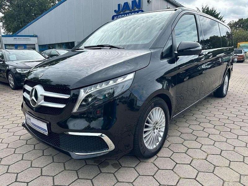 Schwarz Gebraucht 2023 Mercedes V300 Avantgarde Edition Van / Kleinbus | 58.390 € (Guter Preis) - Bild 1/4