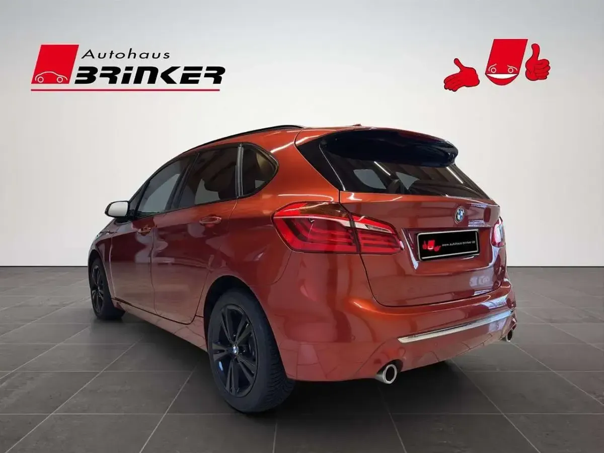 Gebraucht BMW 220 Active Tourer Luxury Line 192 PS (141 kW) 2019 Sunset orange metallic Van / Kleinbus