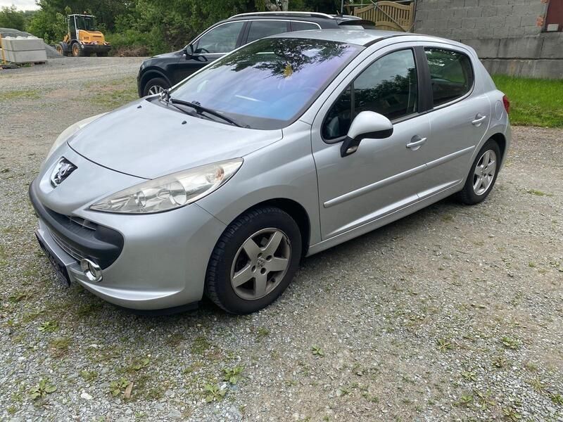 Silber Gebraucht 2008 Peugeot 207 Limousine | 1.800 € (Fairer Preis) - Bild 1/4