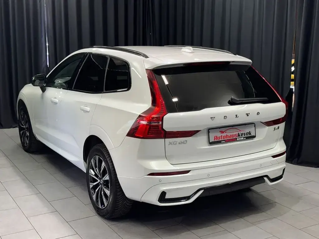 Gebraucht Volvo XC60 Plus 197 PS (144 kW) 2022 Weiß SUV